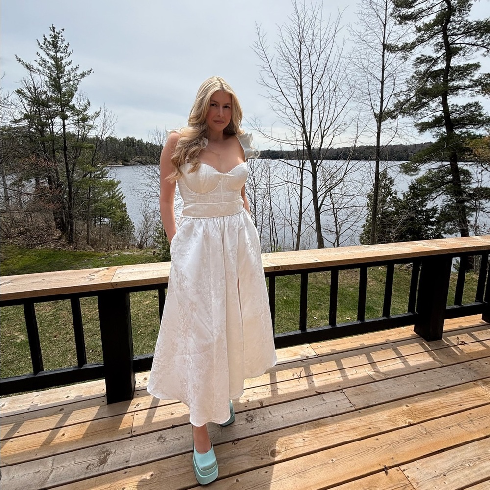 V. Chapman Elegant Strapless Cream Dress